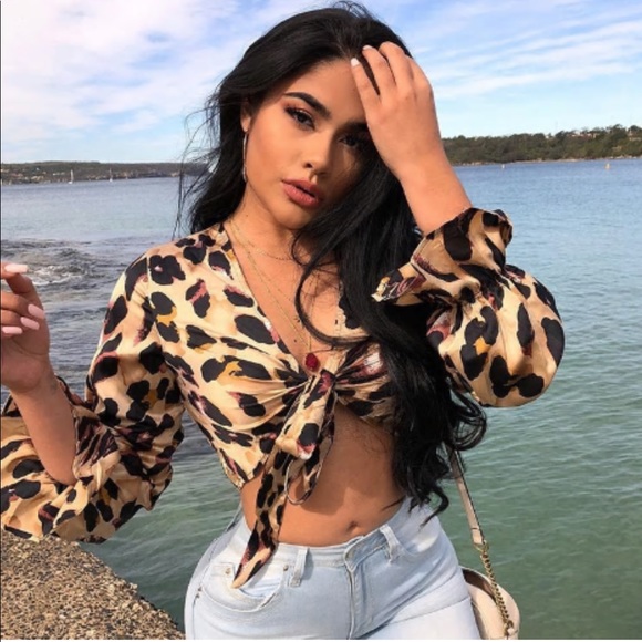 Leopard Front Tie Crop Top - Picture 5 of 8